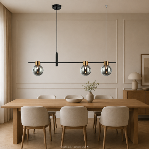 Nowoczesna lampa wisząca 3xG9 Italux z trzema dymionymi kloszami. Czarno-złota oprawa o długości 91,5 cm efektownie oświetli stół w jadalni, wyspę kuchenną lub barek. Pasuje do wnętrz nowoczesnych i loftowych.