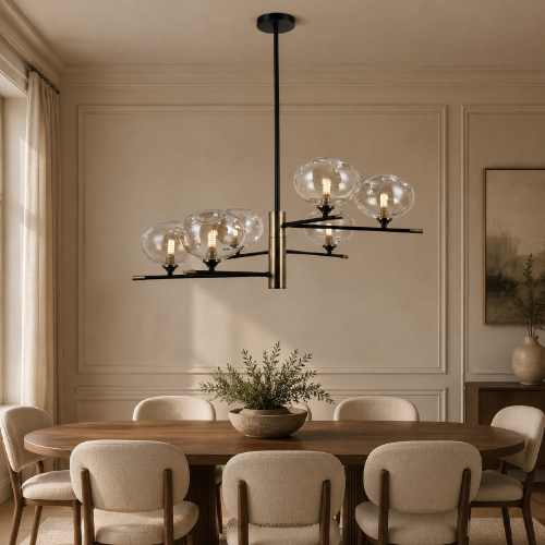 Czarno-złota lampa MESTA Italux 6xG9 wyróżnia się sześcioma bursztynowymi kloszami z nieregularnego szkła. Model o szerokości 72 cm pasuje nad stół oraz do salonu i jadalni urządzonej w stylu nowoczesnym lub modern classic.