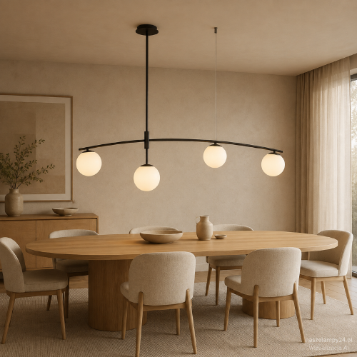 Nowoczesna lampa SENAI 4×G9 Italux z białymi kulami to efektowne oświetlenie salonu i jadalni. Czarna konstrukcja o szerokości 110 cm pasuje do wnętrz minimalistycznych, loftowych oraz modern classic