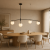 Nowoczesna lampa SENAI 4×G9 Italux z białymi kulami to efektowne oświetlenie salonu i jadalni. Czarna konstrukcja o szerokości 110 cm pasuje do wnętrz minimalistycznych, loftowych oraz modern classic