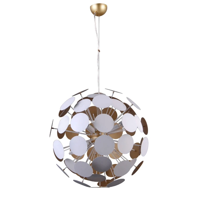Lampa MAILONE Italux łączy białe wykończenie ze złotym wnętrzem dekoracyjnych elementów. Ma średnicę 50 cm, 6 oprawek E14 oraz wysokość 120 cm z możliwością skrócenia. Żarówki do 40 W są dostępne osobno.