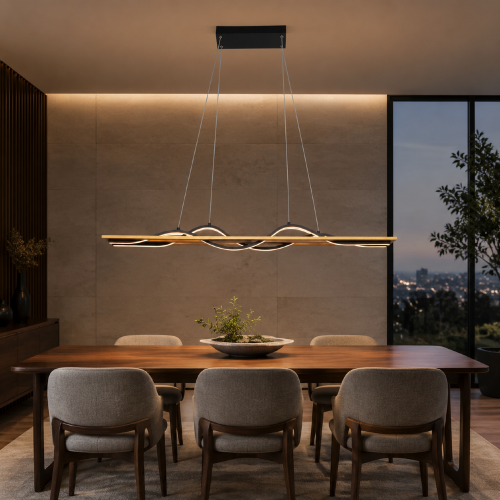 Nowoczesna lampa CONATO LED 35W w kolorze czarnym i brązowym. Falujące linie światła oraz drewno sosnowe tworzą dekoracyjną formę nad stołem lub wyspą kuchenną. Długość 98 cm, 1800 lm, ciepła barwa 3000K i kąt świecenia 120°.