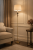 Elegancka lampa podłogowa MOREN marki Italux zachwyca smukłym trzonem w antycznym brązie i morelowym abażurem z tkaniny. Wysokość 157 cm, średnica 34 cm, gwint E27 oraz włącznik na przewodzie. Stylowe światło obok sofy, fotela lub łóżka. Elegancja i styl.