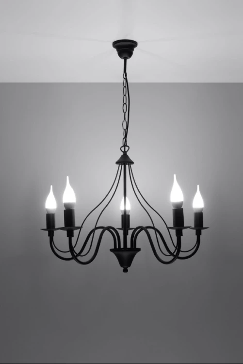 Elegancki żyrandol MINERWA 5xE14 w czarnym kolorze pasuje do wnętrz klasycznych, loftowych, glamour i modern classic. Stalowa lampa Sollux SL.0218 ma pięć punktów światła oraz dekoracyjną formę świecznika. Żarówki nie są dołączone.