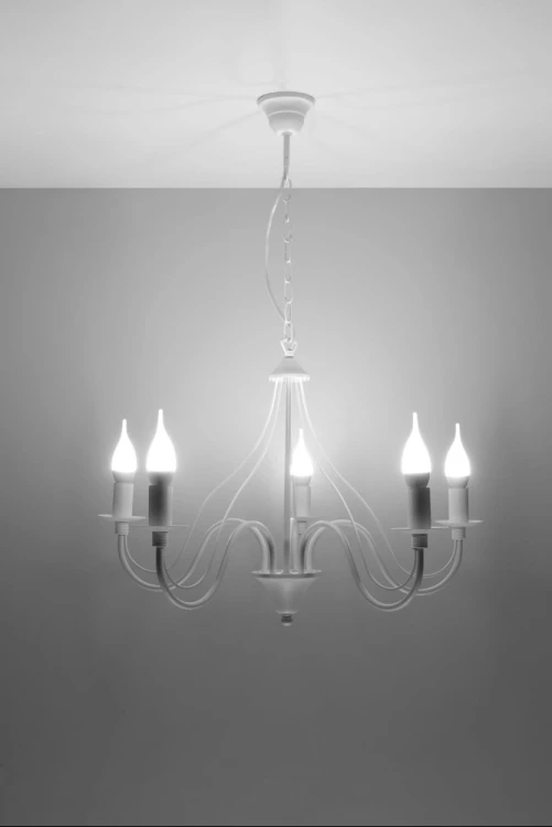 Lampa wisząca MINERWA 5xE14 biała Sollux SL.0214 to stalowy żyrandol o świecznikowej formie. Pięć punktów świetlnych równomiernie oświetli wnętrze. Model doskonale prezentuje się nad stołem w jadalni lub w centralnej części salonu.