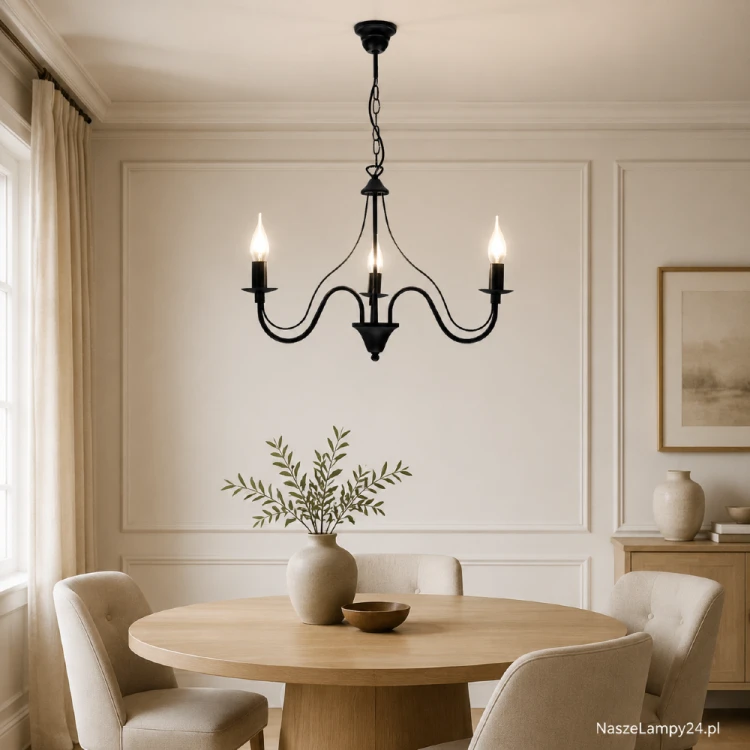 Czarny żyrandol MINERWA Sollux SL.0217 z trzema oprawkami E14 zachwyca dekoracyjną formą świecznika. Lampa o wymiarach 60 × 60 × 80 cm sprawdzi się nad stołem, w salonie, jadalni, sypialni oraz eleganckim gabinecie.