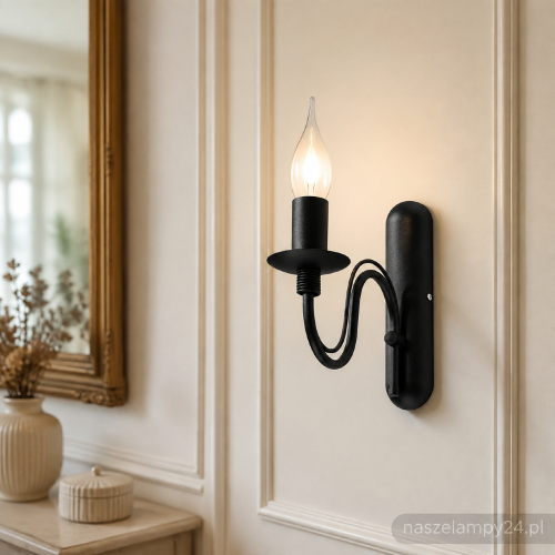 Czarny kinkiet MINERWA Sollux SL.0220 zachwyca dekoracyjną formą świecznika. Elegancka lampa ze stali pasuje do wnętrz klasycznych, retro i glamour. Posiada miejsce na żarówkę E14 do 40 W lub LED do 12 W.