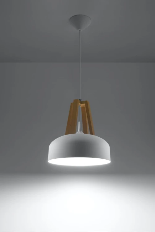 Lampa wisząca CASCO 1xE27 zachwyca prostą, skandynawską formą. Biały metalowy klosz i drewniane elementy tworzą przytulne zestawienie do kuchni, jadalni lub salonu. Źródło światła należy dokupić osobno.