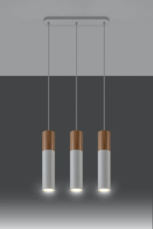 PABLO 3L to liniowa lampa wisząca z trzema biało-drewnianymi tubami. Minimalistyczna konstrukcja pasuje do kuchni i jadalni w stylu skandynawskim. Klosze mają wymiary 6 × 30 cm i mieszczą żarówki GU10