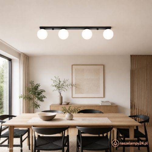 Plafon YOLI 4 Sollux to czarna lampa sufitowa z czterema białymi kulami. Model 4xG9 o szerokości 88 cm efektownie oświetli salon, jadalnię lub kuchnię. Doskonale sprawdzi się nad stołem, wyspą kuchenną i barkiem.