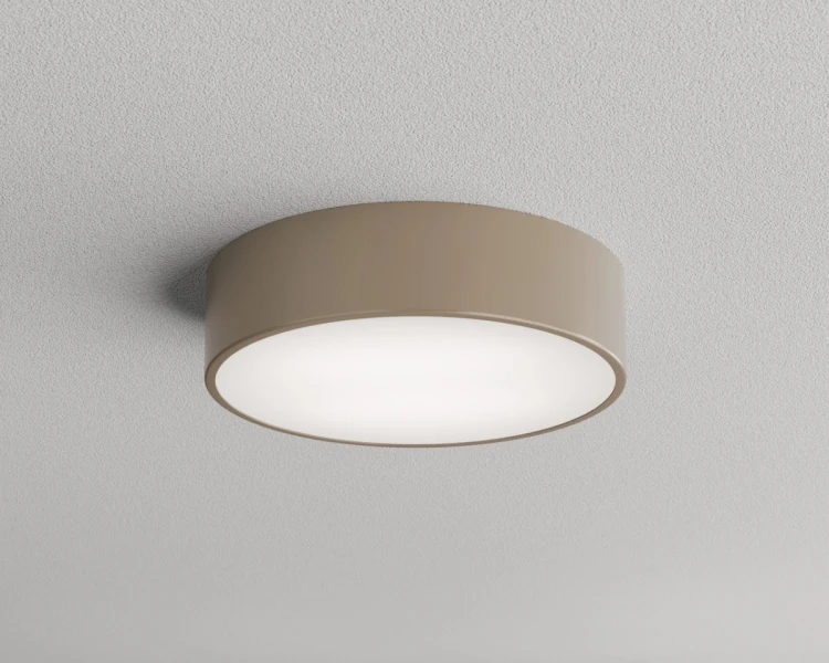 Beżowa lampa sufitowa CLEO 2xE27 marki Temar to doskonały wybór do niższych pomieszczeń. Plafon ma tylko 7,5 cm wysokości, stalową obudowę i mleczny klosz ze szkła. Pasuje do jasnych, nowoczesnych aranżacji.