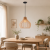 Drewniana lampa wisząca BARREL 38 cm 1xE27 to naturalna dekoracja salonu, kuchni i jadalni. Ażurowy klosz efektownie eksponuje żarówkę, a wysokość do 125 cm można skrócić podczas montażu. Maksymalna moc 40 W.