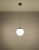 Elegancka lampa UGO 20 cm Sollux łączy biały szklany klosz ze złotymi elementami ze stali. Model SL.0715 świetnie prezentuje się nad barkiem, stołem i wyspą kuchenną. Oprawka 1xE27, żarówka do kupienia osobno.