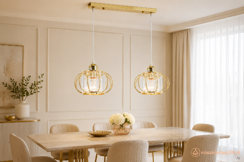 Złota lampa wisząca ACRI Elem z dwoma kloszami to eleganckie oświetlenie salonu, jadalni i kuchni. Model 8221/2 TR ma 50 cm szerokości, regulowaną wysokość 10–90 cm oraz dwa miejsca na żarówki E27.