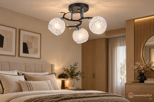 Czarna lampa sufitowa EVITA 3xE27 Elem 8836/3 BL 8C z chromowanymi detalami i dekorowanymi kloszami ze szkła. Model o szerokości 42 cm i wysokości 25 cm doskonale oświetli salon, jadalnię, sypialnię lub przedpokój. Żarówki osobno.
