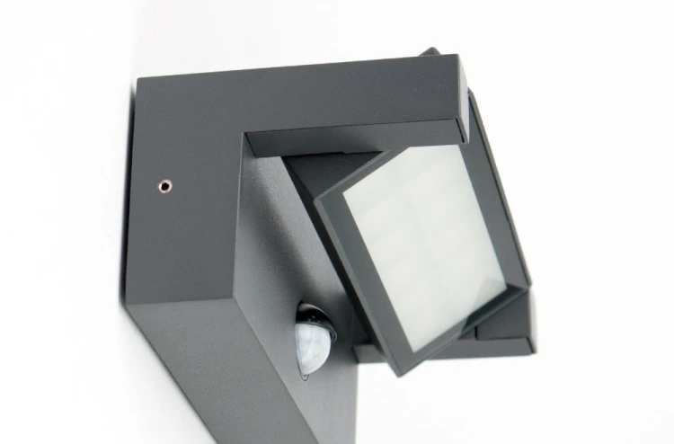 Kinkiet REN RN20-KPIR automatycznie oświetli wejście, taras lub podjazd. Czujnik PIR wykrywa ruch do 10 m, a moduł LED 21W emituje 1710 lm neutralnego światła 4000K. Szczelna obudowa IP65.