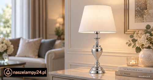 Lampa gabinetowa ETIEN Italux TB-7730-1 to elegancka lampa stołowa z chromowaną podstawą i białym abażurem. Idealna do salonu, gabinetu lub sypialni. Wysokość 52,5 cm, średnica 30 cm, E27 60W.