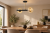 Nowoczesna lampa sufitowa OTIS Elem z dwoma bursztynowymi kloszami zachwyca połączeniem czerni i złota. Model 2xE27 doskonale pasuje do wnętrz loftowych, eleganckich i glamour. Szerokość 35 cm, wysokość 31 cm.
