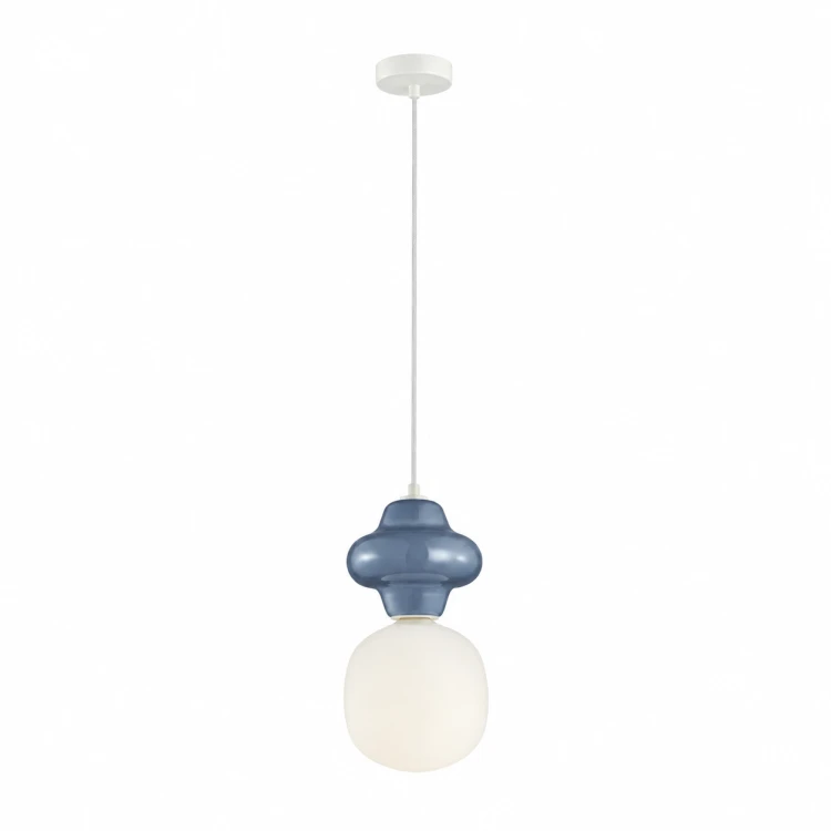 Lampa sufitowa LATERA niebieska 1xE14 Italux to stylowe oświetlenie z białym, zamkniętym kloszem i dekoracyjnym elementem ceramicznym nad kloszem. Idealna do pokoju dziecięcego, kuchni czy jadalni. Regulowana wysokość, IP20, max 40W