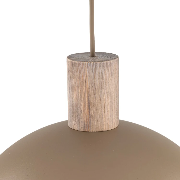 Beżowa lampa kuchenna OSLO Sabia 1xE27 ma metalowy klosz kierujący światło w dół. Model TK-Lighting 11010 o średnicy 33,5 cm świetnie prezentuje się nad stołem, wyspą, barkiem lub stolikiem. Żarówka LED nie jest dołączona.