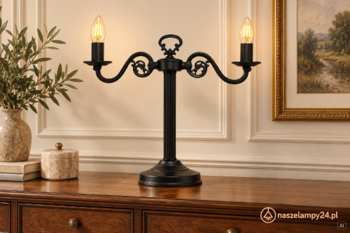 Czarna lampa stołowa Lemir 2xE14 w formie klasycznego świecznika. Model 388/L2 CZA wykonano ze stali i odlewu ZNAL. Dekoracyjna lampa do salonu, sypialni, gabinetu oraz wnętrz klasycznych, rustykalnych i retro.