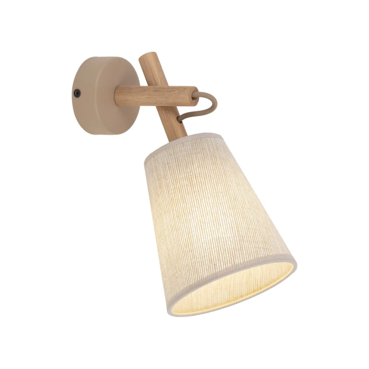 Lampa ścienna VAIO 11604 łączy kolor Sabia, jasną sosnę i beżowy lniany abażur. Kinkiet z regulacją kierunku światła pasuje nad stolik nocny, obok biurka lub fotela. Wymiary: 23 × 13,5 × 25 cm.