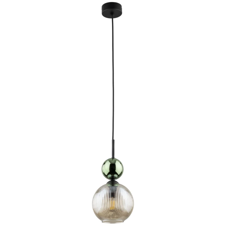 Lampa wisząca SOPHIA 11145 z kulistym kloszem z koniakowego szkła i zieloną kulą. Czarne wykończenie podkreśla styl glamour. Model sprawdzi się nad wyspą, barkiem, stołem lub szafką nocną. 1xE14, IP20.