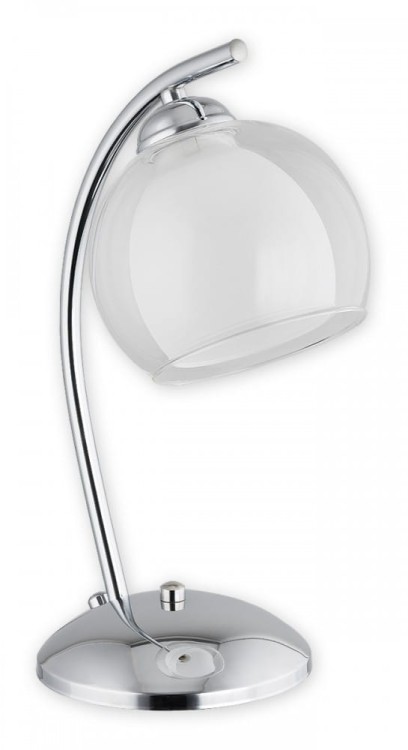 Lampka stołowa ALTEA O2238 L1 CH marki Lemir to eleganckie oświetlenie z chromowaną konstrukcją i podwójnym szklanym kloszem. Idealnie sprawdzi się jako lampka nocna do sypialni, dekoracyjne światło do salonu lub stylowy dodatek do gabinetu.